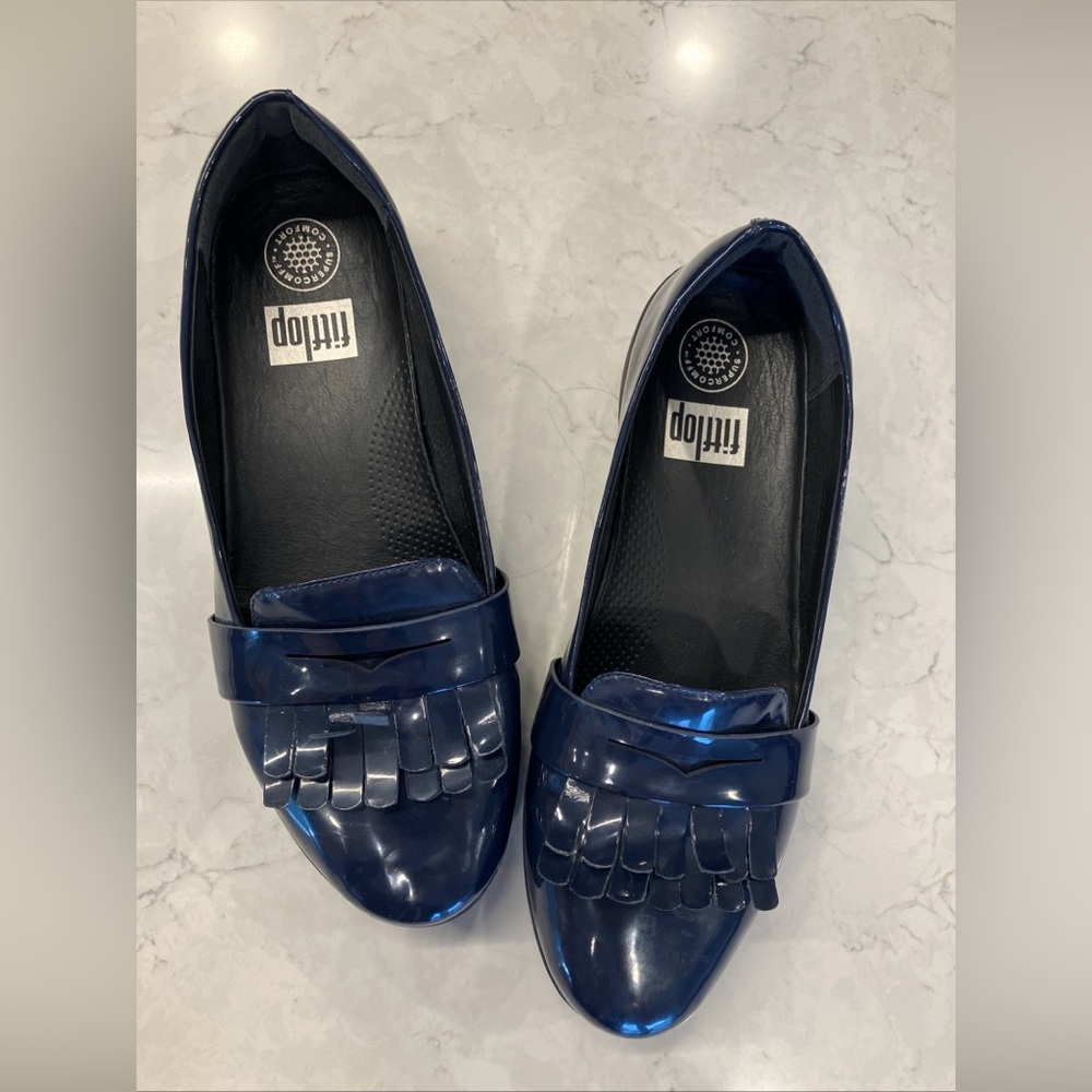 FITFLOP Kiltie Fringe Loafers Leather NAVY PATENT Sz 8.5 40 LIKE NEW